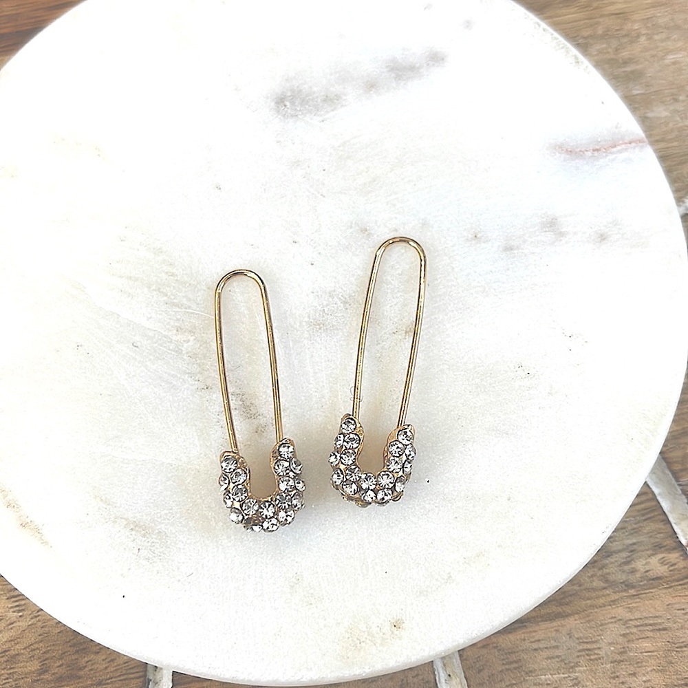 Gorgeous rhinestone close pin earrings